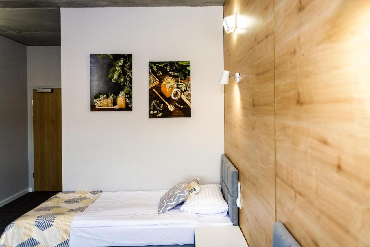 Hotel 107 Rumia Bagian luar foto