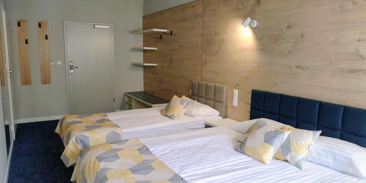 Hotel 107 Rumia Bagian luar foto