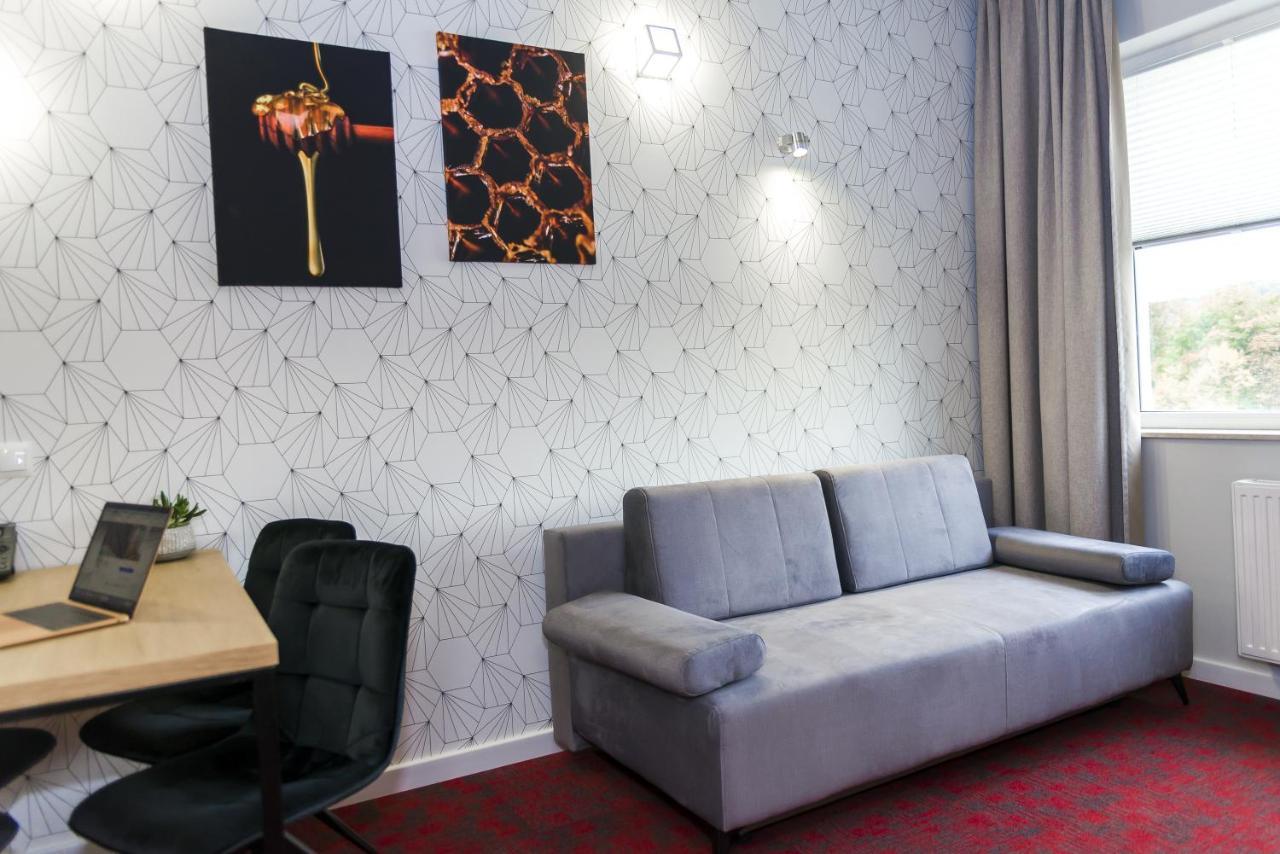Hotel 107 Rumia Bagian luar foto