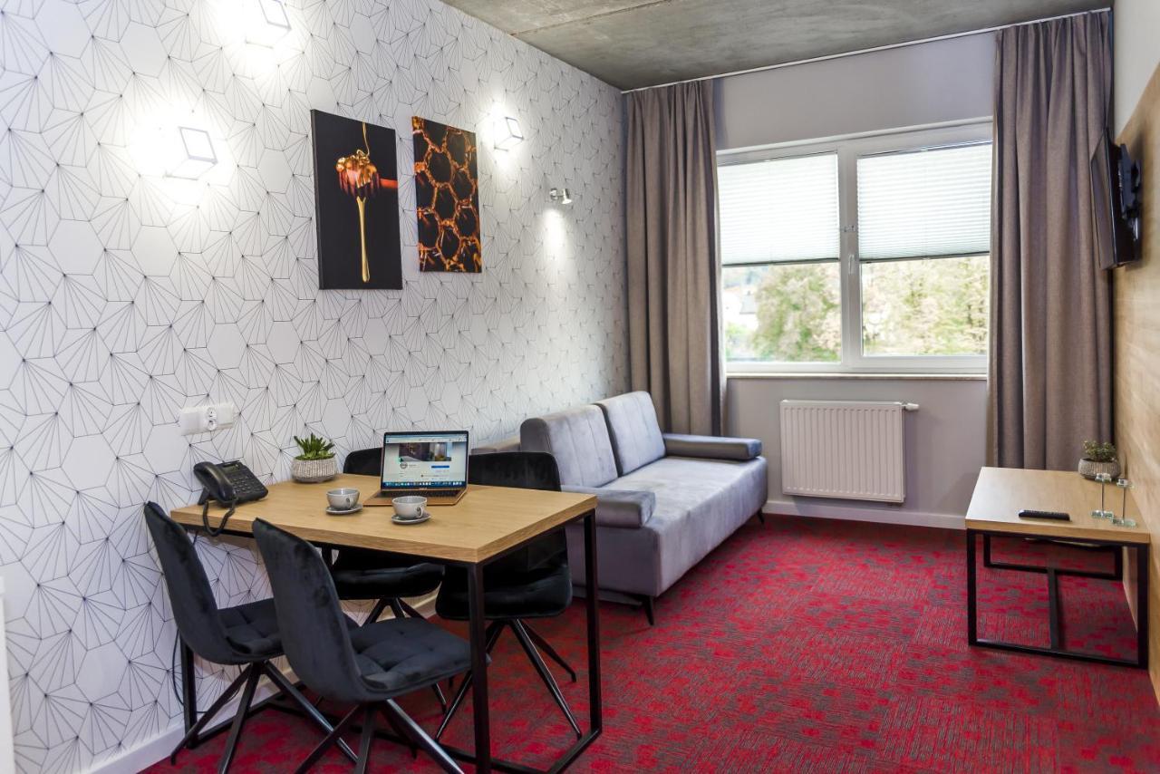 Hotel 107 Rumia Bagian luar foto