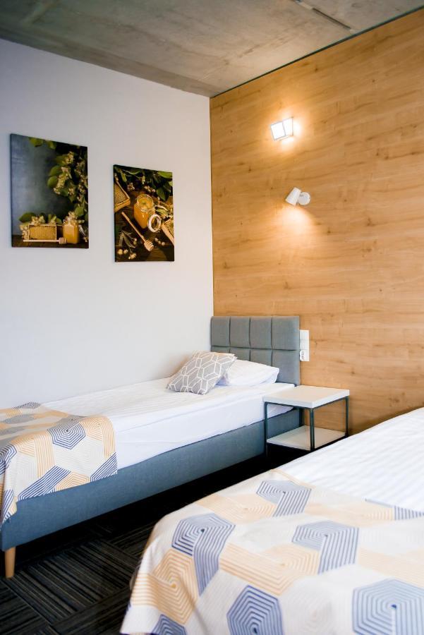 Hotel 107 Rumia Bagian luar foto