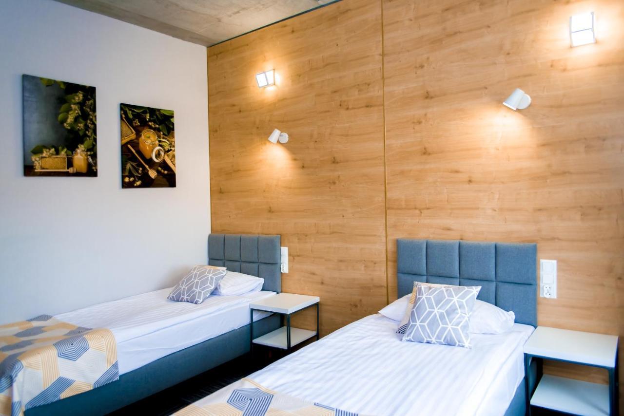 Hotel 107 Rumia Bagian luar foto