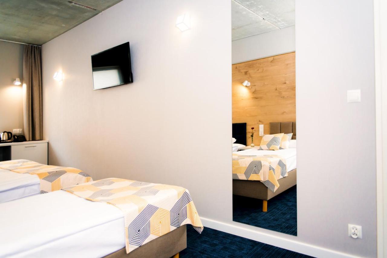 Hotel 107 Rumia Bagian luar foto