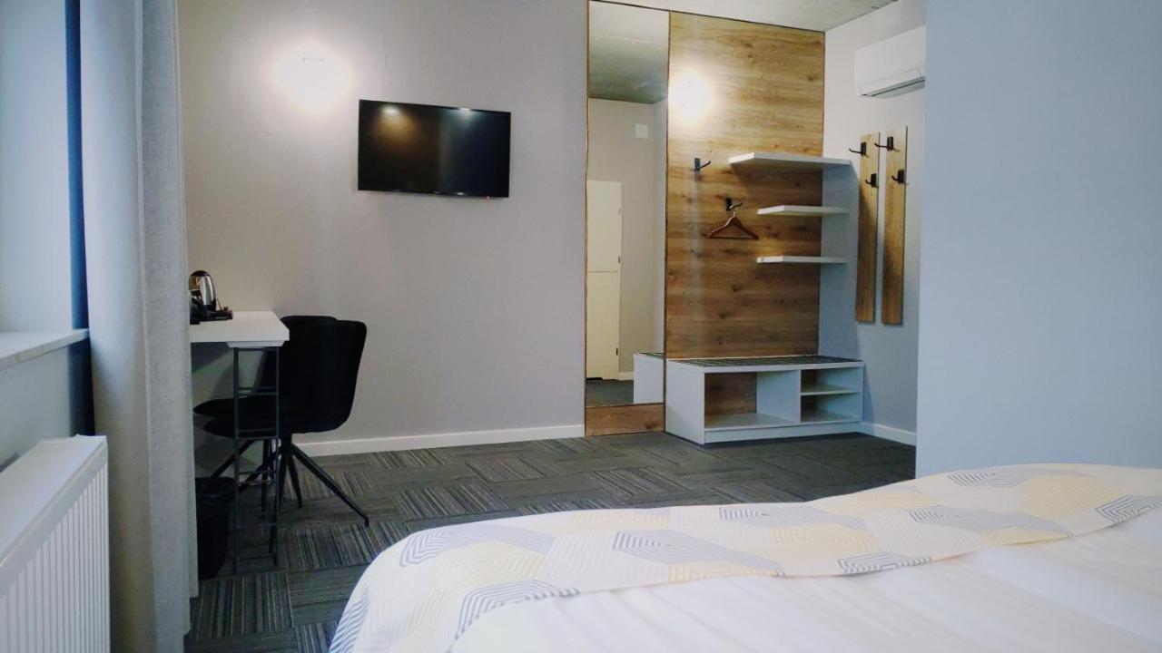 Hotel 107 Rumia Bagian luar foto