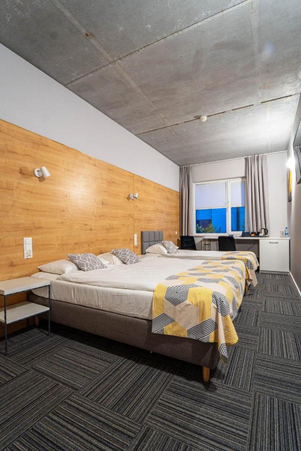 Hotel 107 Rumia Bagian luar foto