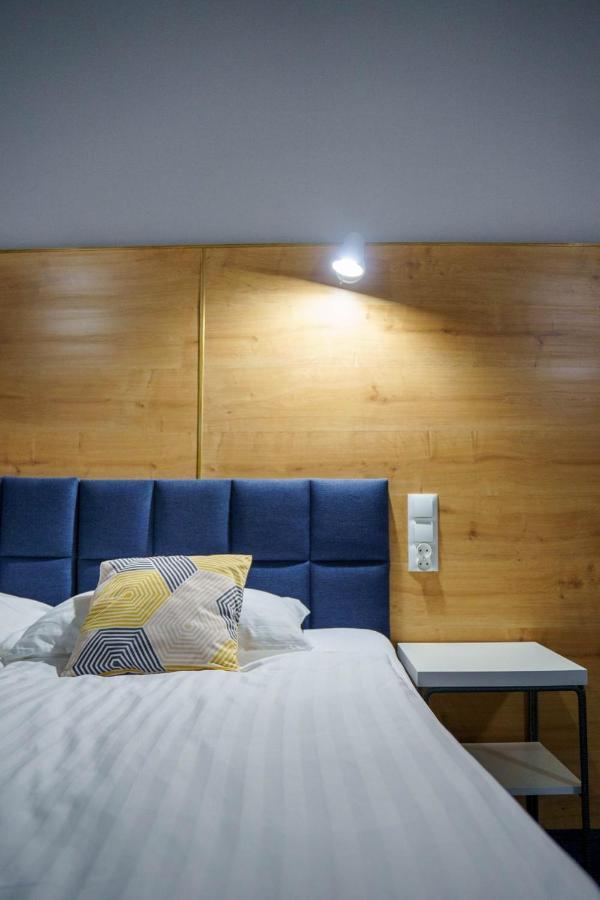 Hotel 107 Rumia Bagian luar foto